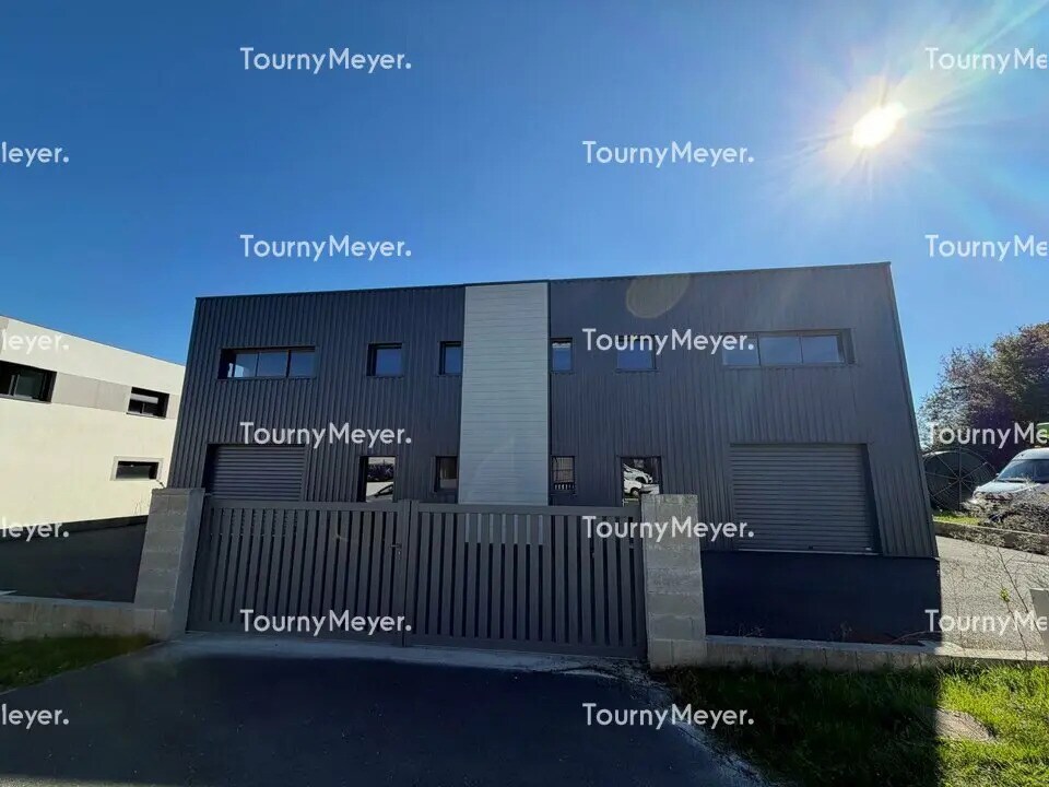 Flex in Pompignac for sale Building Photo- Image 1 of 6