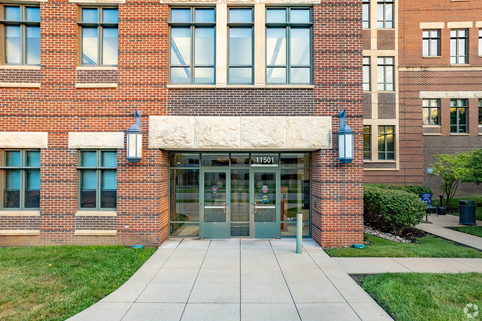 11501 Outlook St, Overland Park, KS 66211