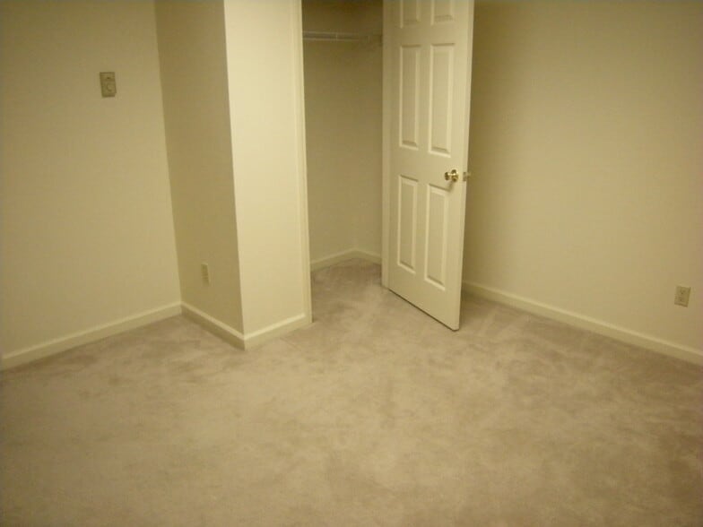 303 McDougal Ave, Richmond, KY for sale - Interior Photo - Image 2 of 13