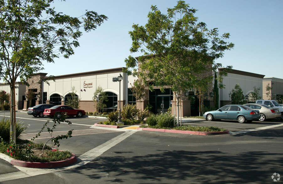 526-530 Queensland Cir, Corona, CA for sale - Building Photo - Image 1 of 9