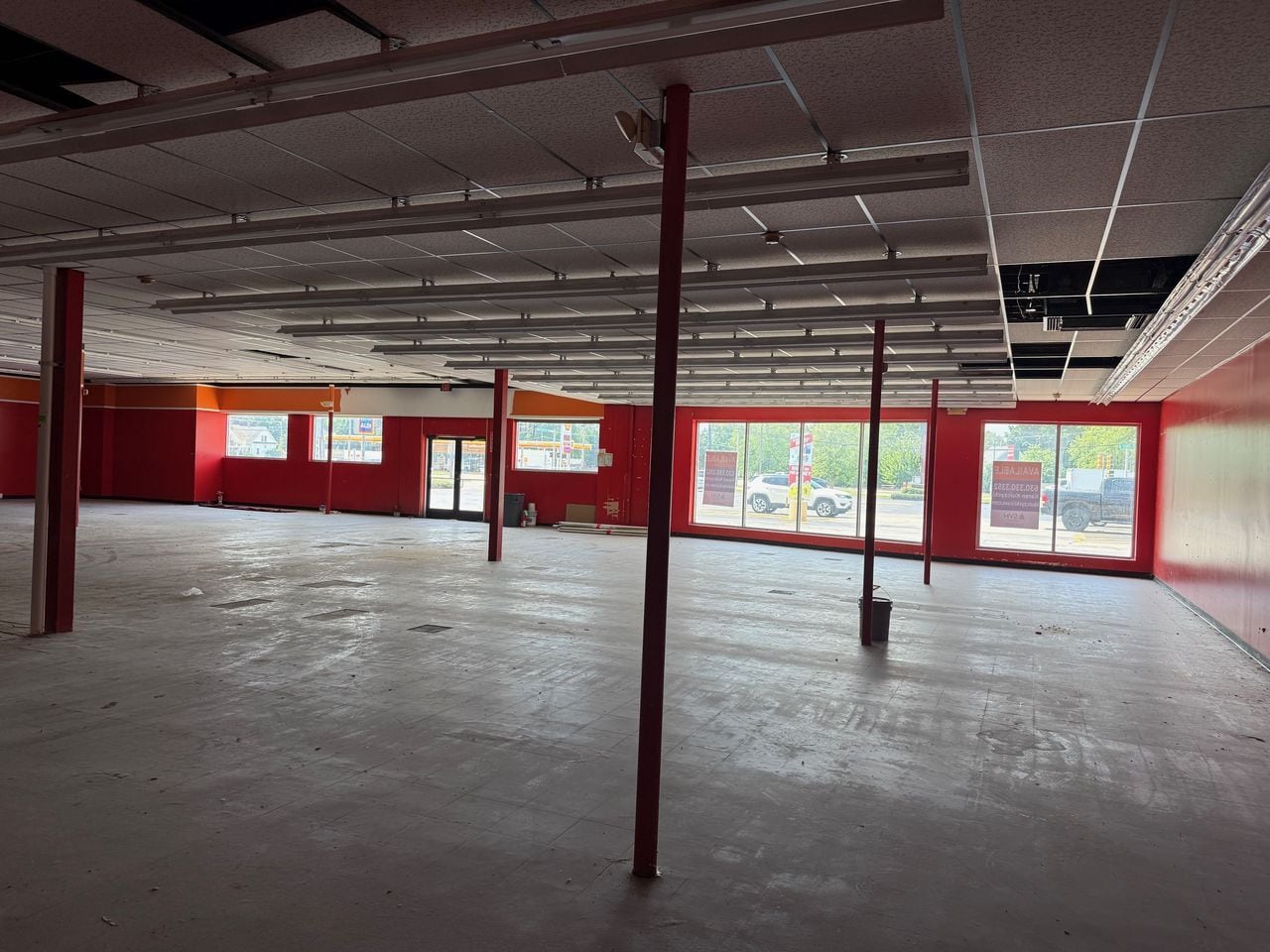 1100 N State St, Belvidere, IL for lease Interior Photo- Image 1 of 8