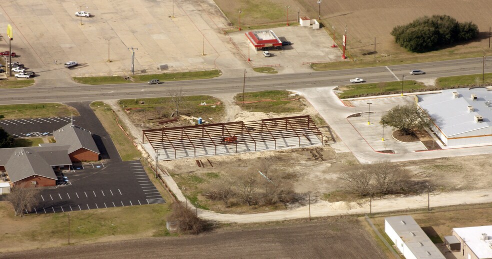 2704 N Main St, Taylor, TX for sale - Primary Photo - Image 1 of 1