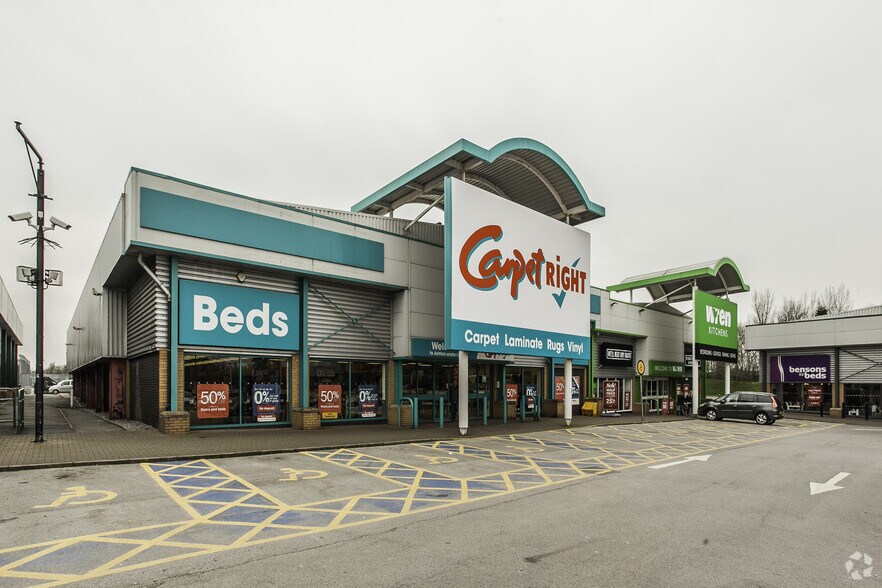 Snipe Way, Ashton Under Lyne for sale - Primary Photo - Image 1 of 1