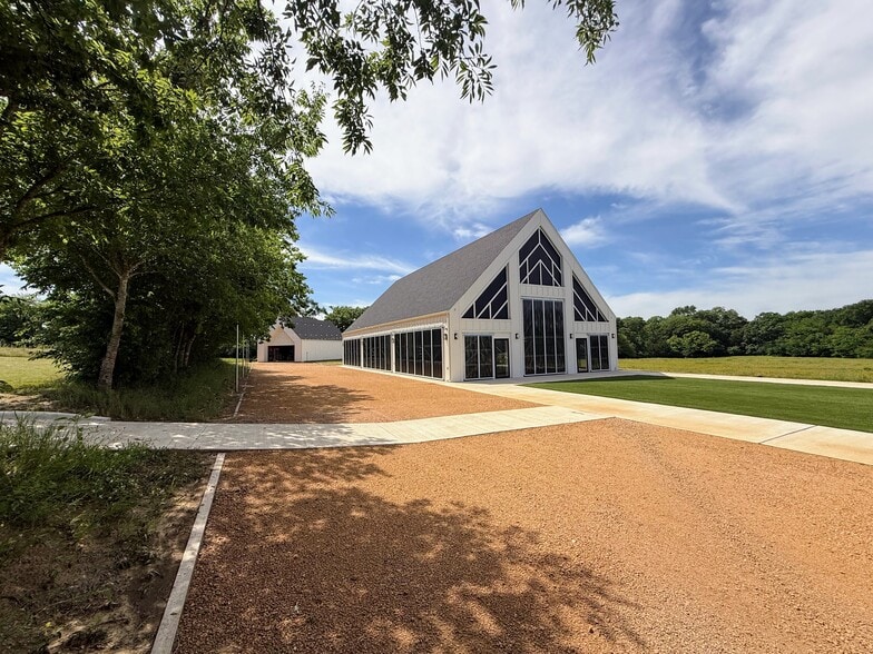 Wedding Venue+Land+Custom Home (Celina) portfolio of 2 properties for sale on LoopNet.com - Building Photo - Image 2 of 49
