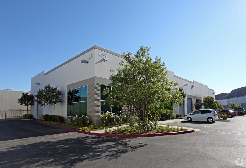 4590 Ish Dr, Simi Valley, CA for lease - Primary Photo - Image 2 of 3