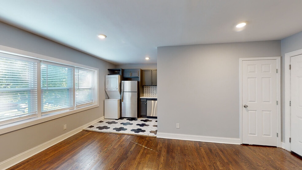 3457 Holmes St, Kansas City, MO for sale - Matterport 3D Scan - Image 3 of 28