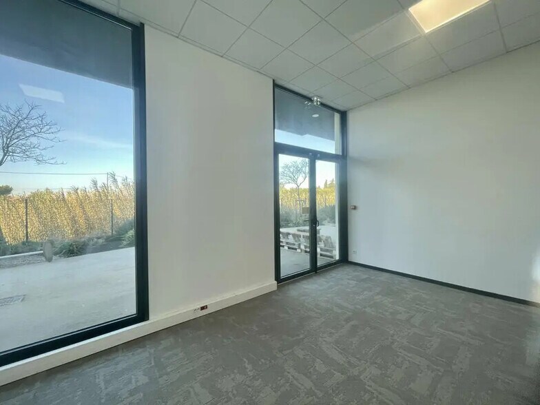 Office in Avignon for lease - Building Photo - Image 2 of 6
