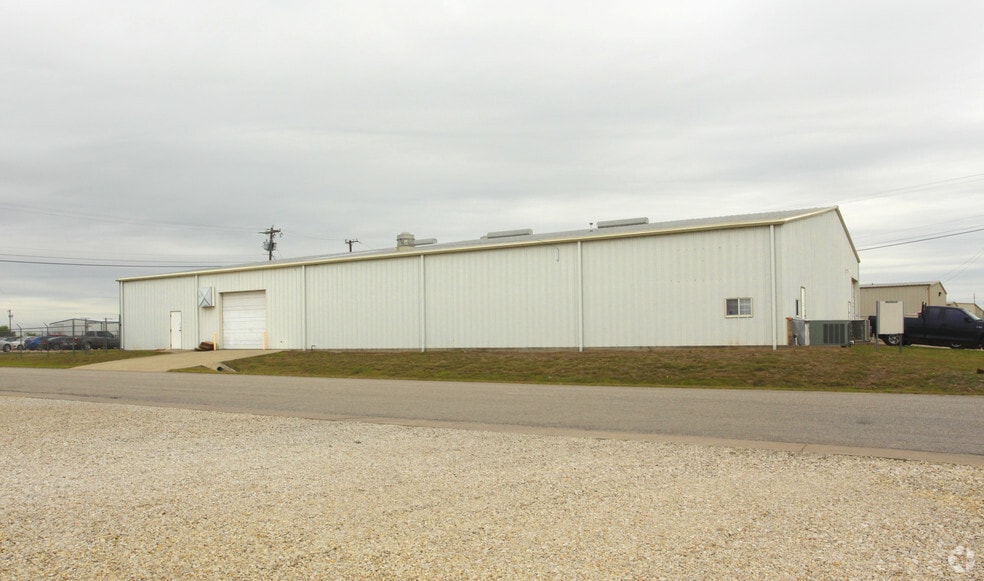 501 Tradesmen's Park Dr, Hutto, TX for lease - Primary Photo - Image 1 of 10