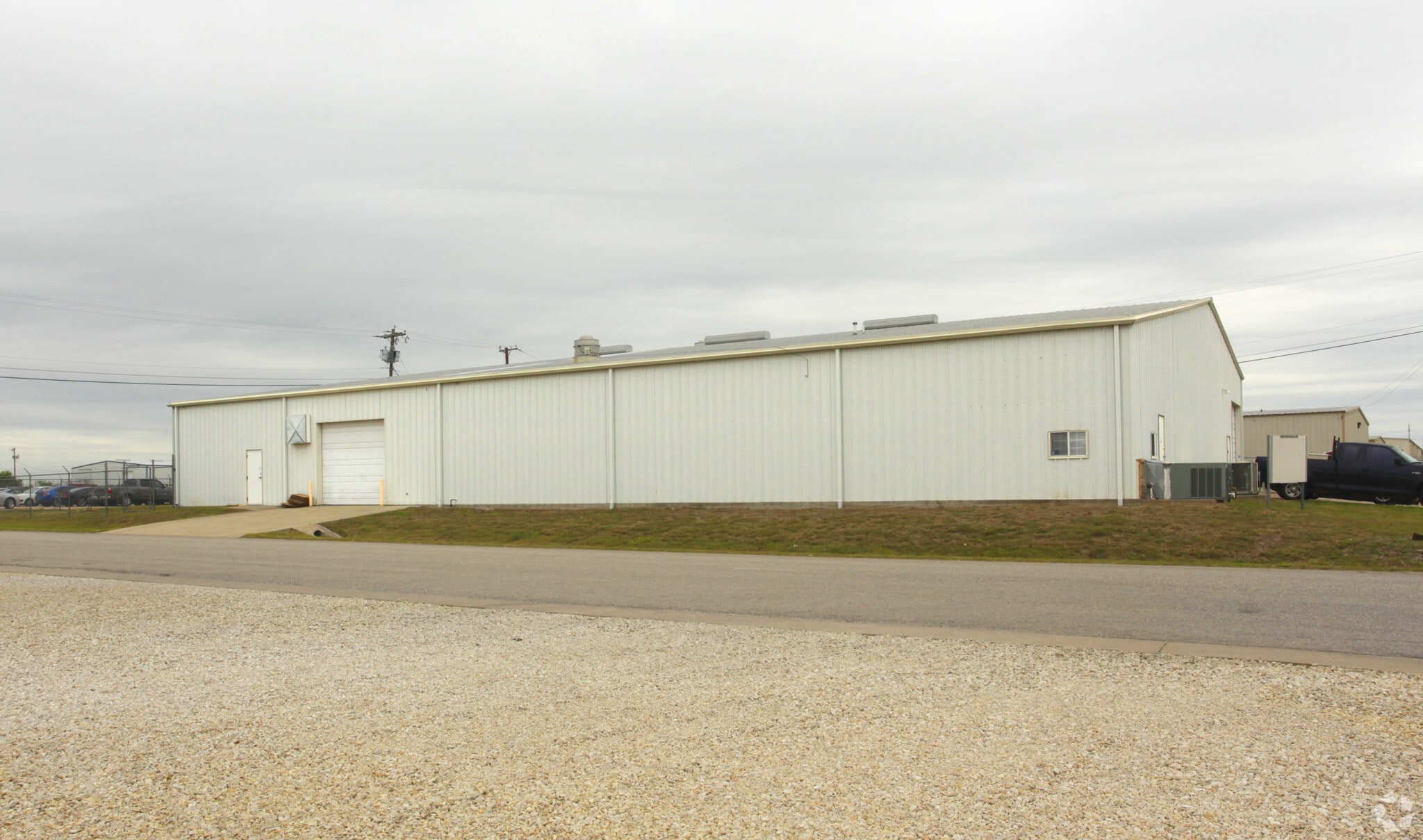 501 Tradesmen's Park Dr, Hutto, TX for lease Primary Photo- Image 1 of 11