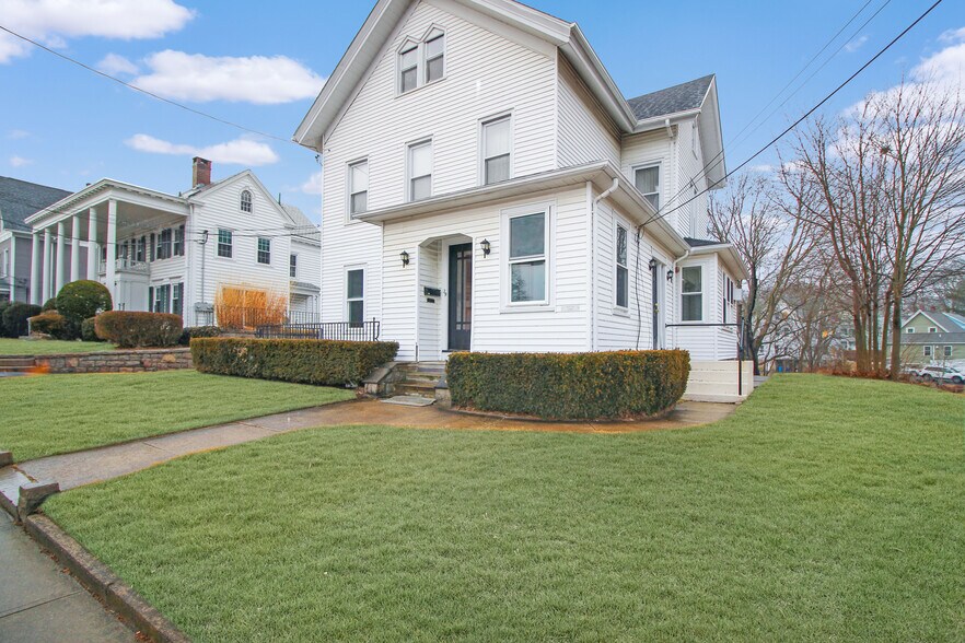 39 Grove Ave, Westerly, RI for lease - Building Photo - Image 2 of 12
