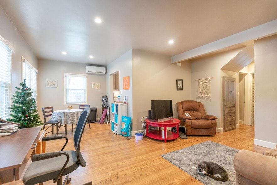 2229 24th St, Sacramento, CA for sale - Interior Photo - Image 3 of 24