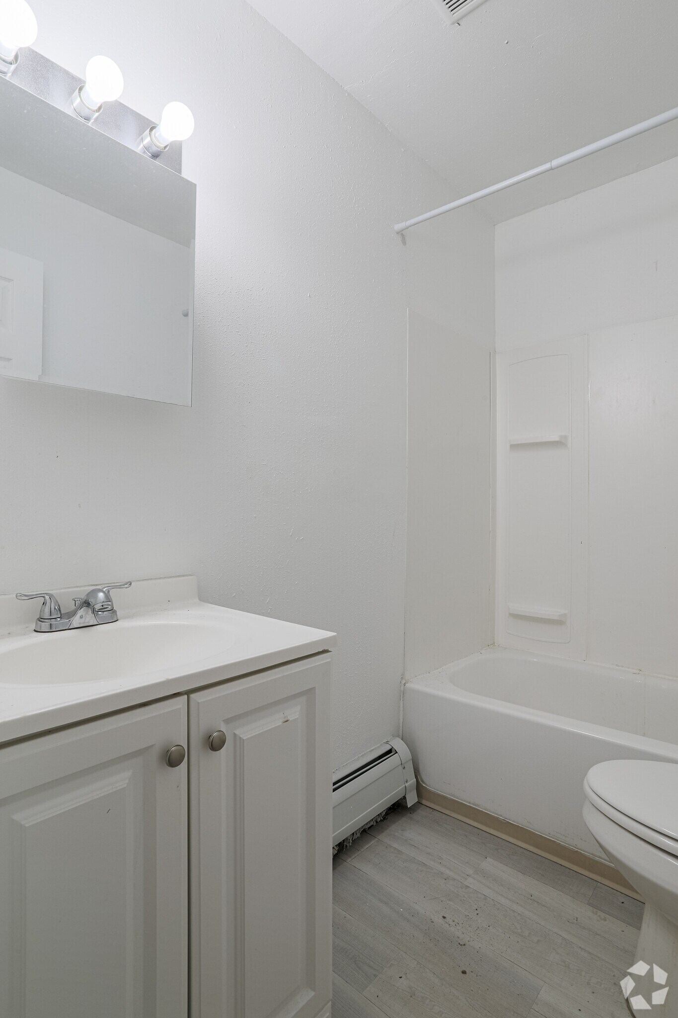 2222 W Holmes Rd, Lansing, MI 48911 Newly Renovated Holmes Apartments