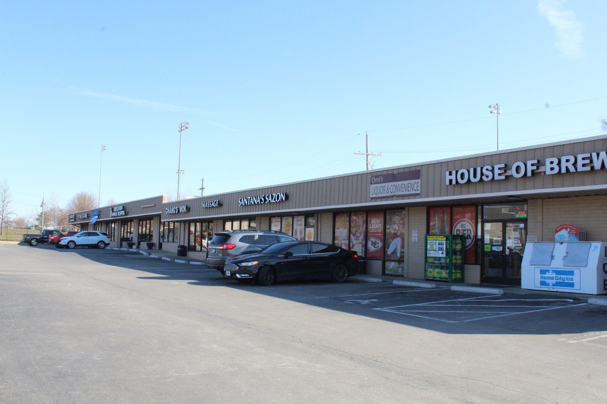 802-820 N Ridgeview Rd, Olathe, KS for lease Primary Photo- Image 1 of 4