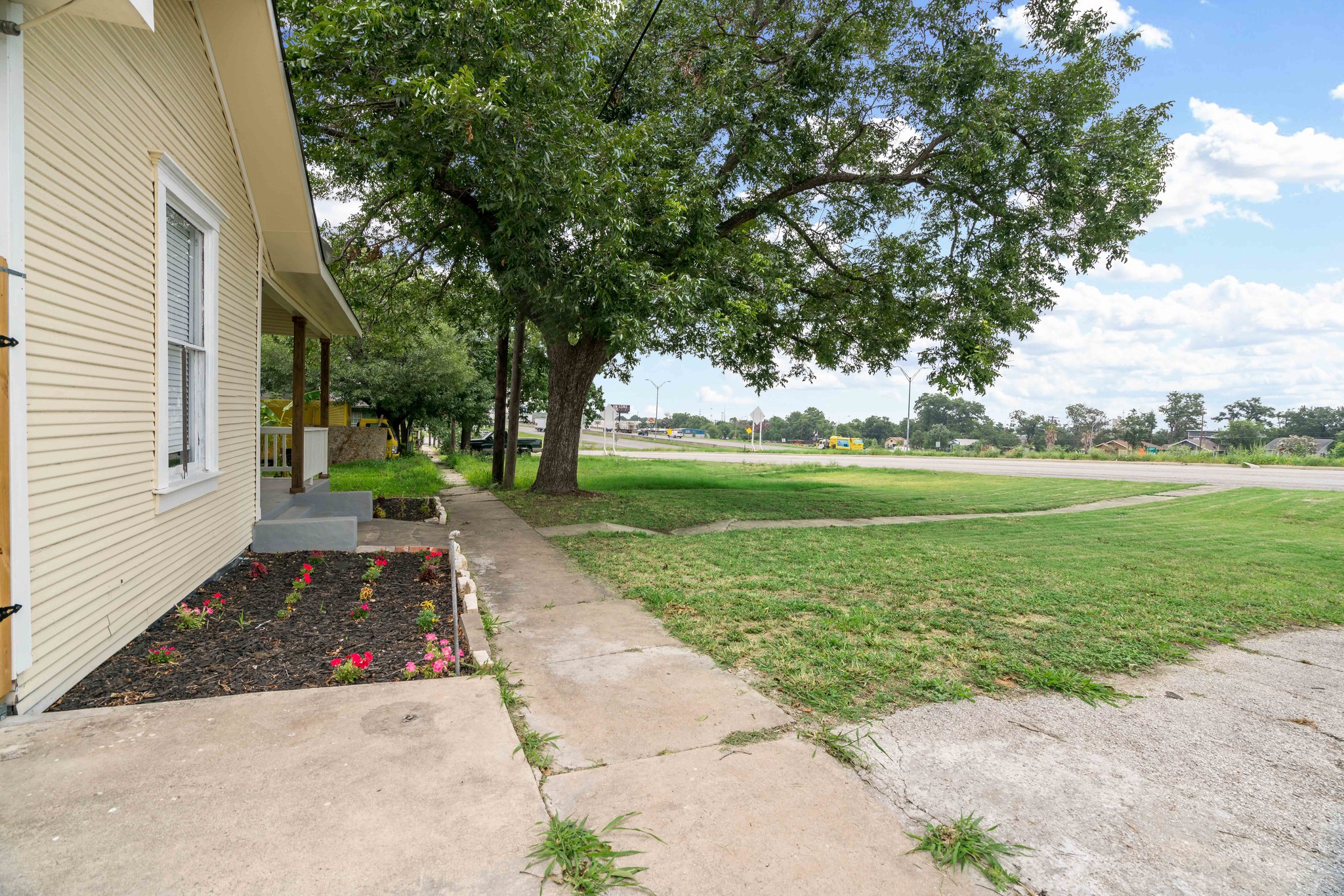 2243 N Interstate 35, San Antonio, TX for sale Primary Photo- Image 1 of 1