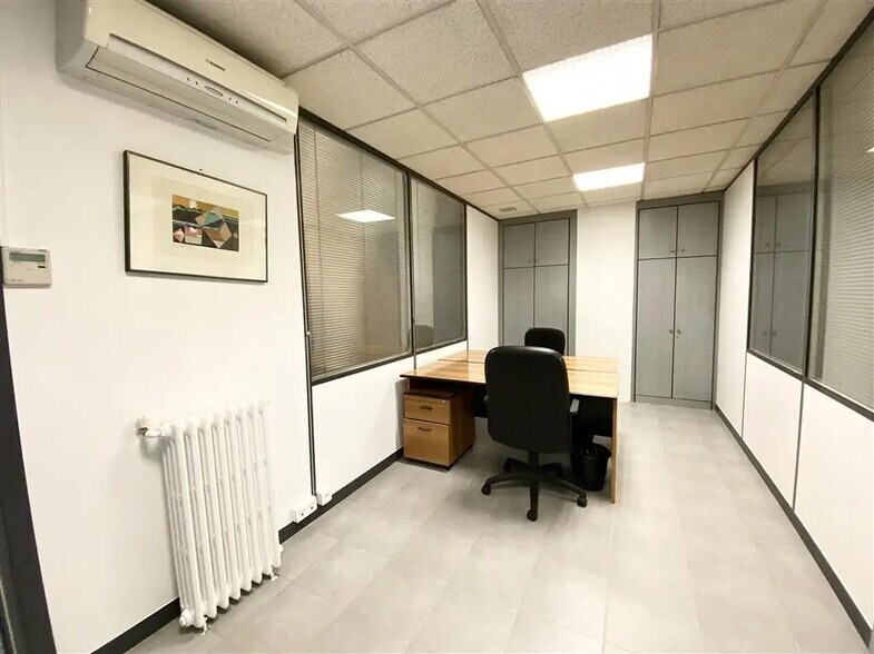 Office in Paris for lease - Building Photo - Image 2 of 7