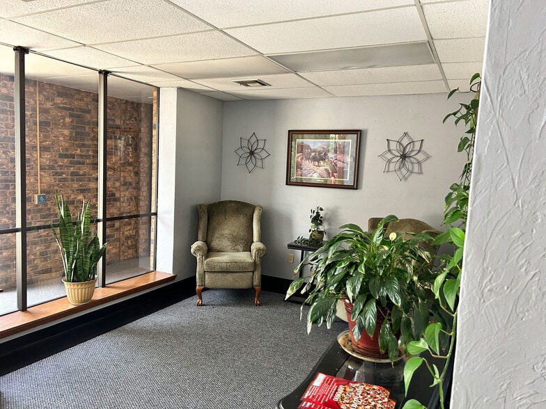 1917 S Harvard Dr, Oklahoma City, OK for lease - Building Photo - Image 2 of 27