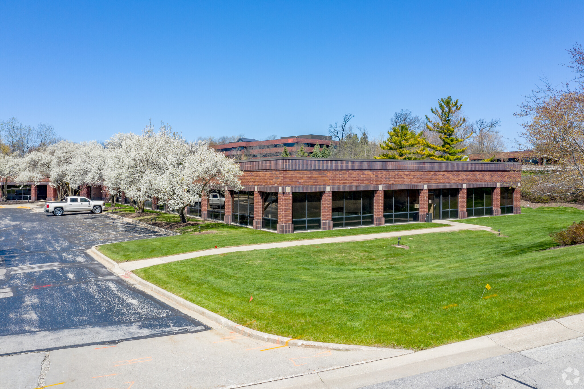 175 N Corporate Dr, Brookfield, WI for lease Building Photo- Image 1 of 4