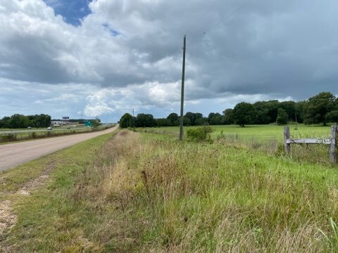 4400 North Frontage Road Rd, Columbus, MS for sale - Building Photo - Image 2 of 9