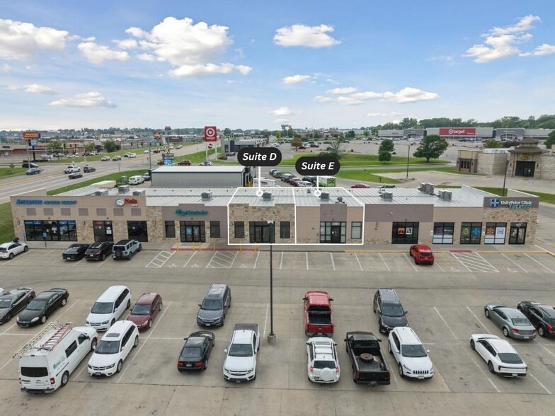 1655 E San Marnan Dr, Waterloo, IA for lease - Building Photo - Image 2 of 4