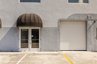2211 2nd Ave N, Lake Worth, FL for lease Building Photo- Image 1 of 9