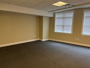 8015 Lefferts Blvd, Kew Gardens, NY for lease Interior Photo- Image 2 of 5