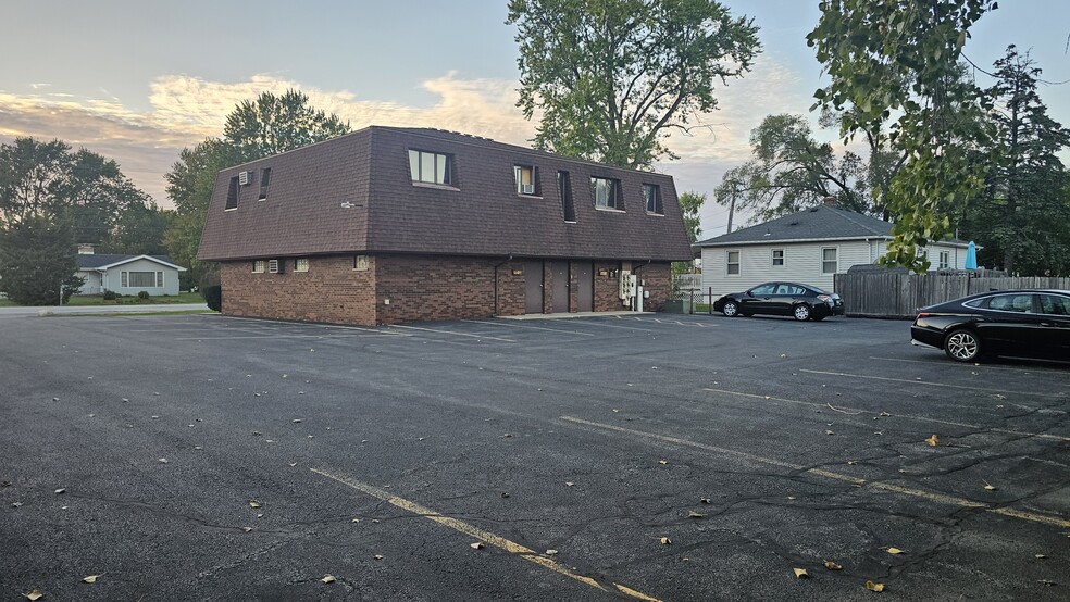 18707 Burnham Ave, Lansing, IL for sale - Building Photo - Image 2 of 26