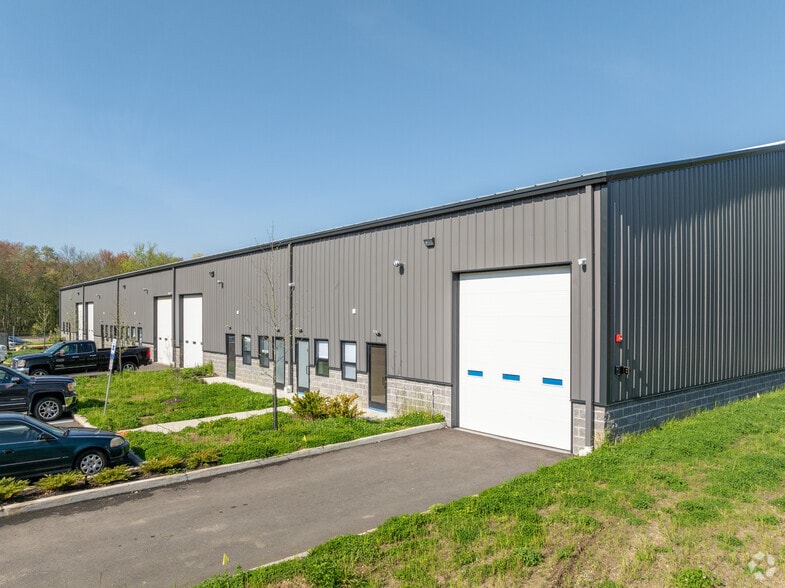 1008 State Route 33, Freehold, NJ for lease - Primary Photo - Image 1 of 5