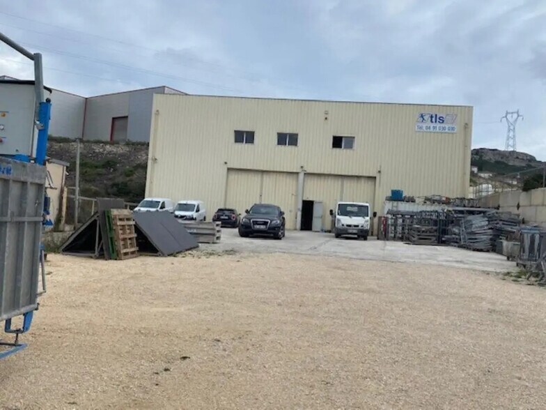 Flex in Le Rove for lease - Building Photo - Image 3 of 4