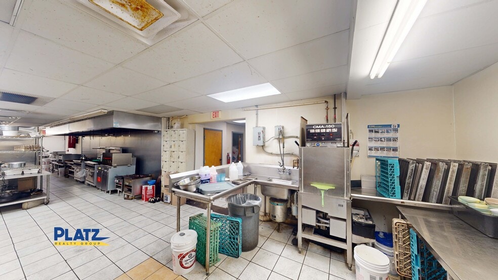 3864 Youngstown Rd SE, Warren, OH for sale - Building Photo - Image 3 of 17