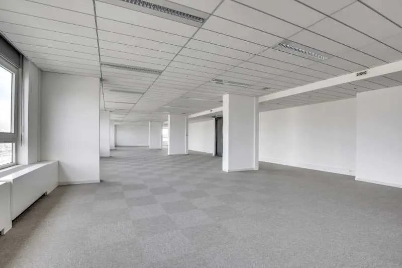 Office in Courbevoie for lease - Interior Photo - Image 3 of 5