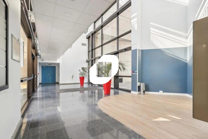 Office in Lognes for lease - Lobby - Image 3 of 8