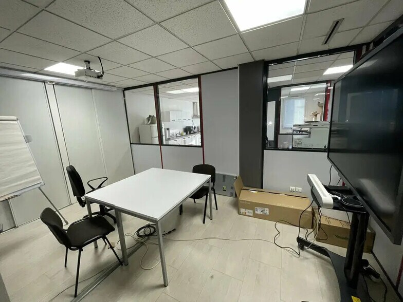 213 Rue De Gerland, Lyon for lease - Interior Photo - Image 3 of 6