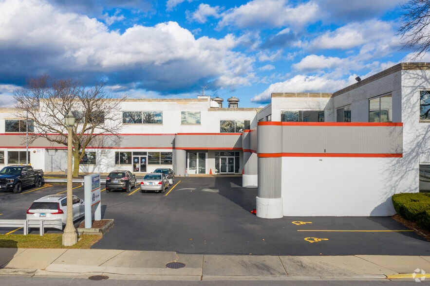 6321-6325 N Avondale Ave, Chicago, IL for lease - Building Photo - Image 2 of 7