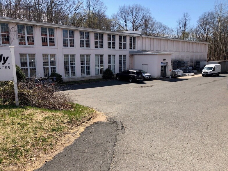 176 Hartford Rd, Manchester, CT for lease - Primary Photo - Image 1 of 6