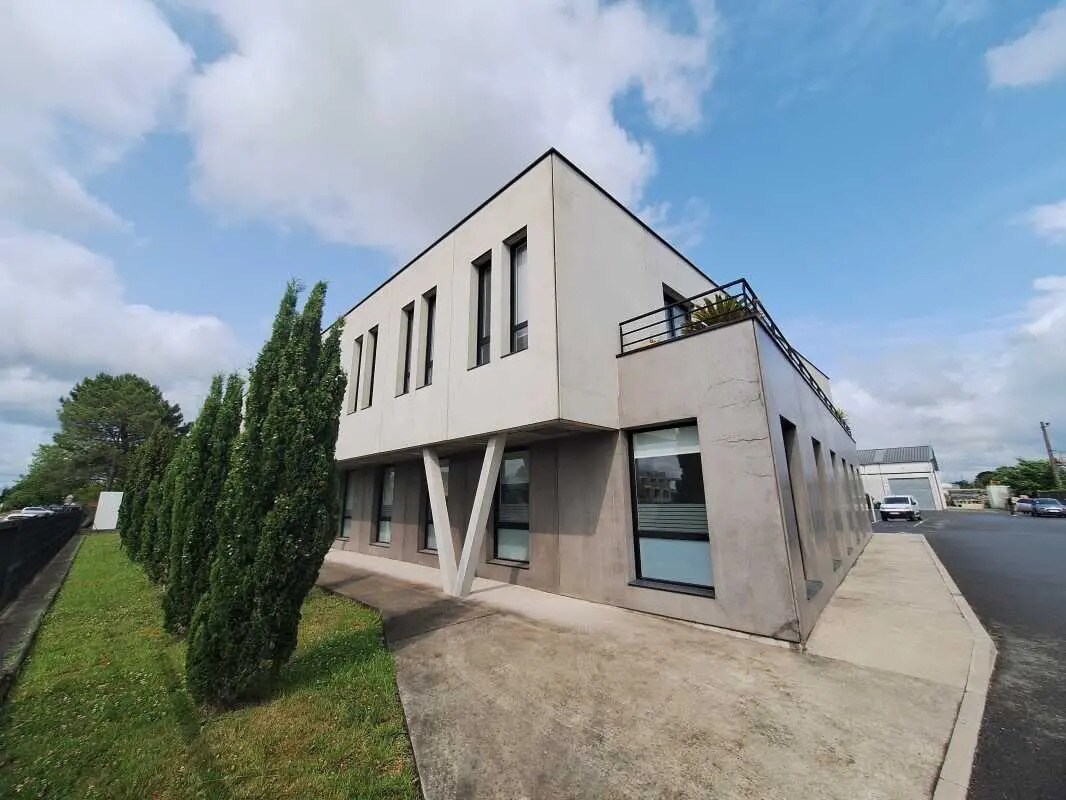 Office in Mérignac for lease Building Photo- Image 1 of 10