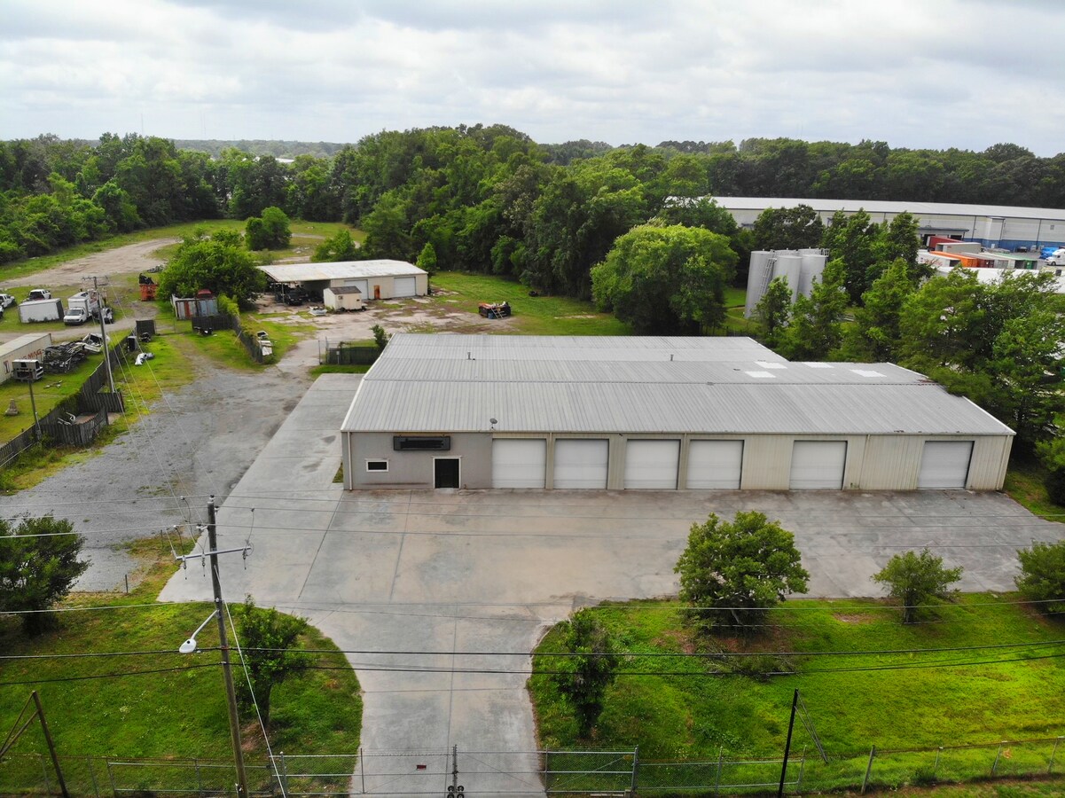 2110 Louisville Rd, Savannah, GA 31415 1