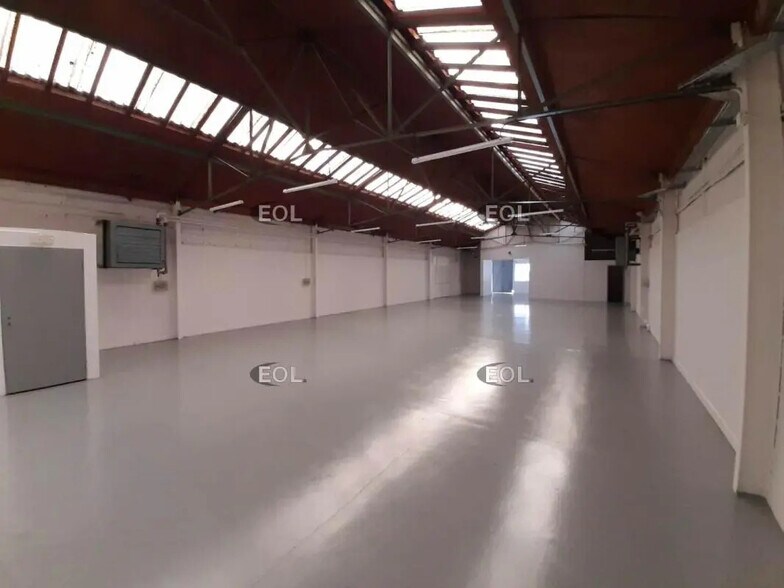 Flex in Villeneuve-Saint-Georges for lease - Interior Photo - Image 3 of 4