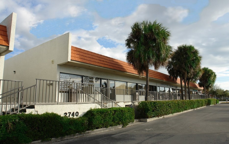 2740 Bayshore Dr, Naples, FL for lease - Building Photo - Image 3 of 6