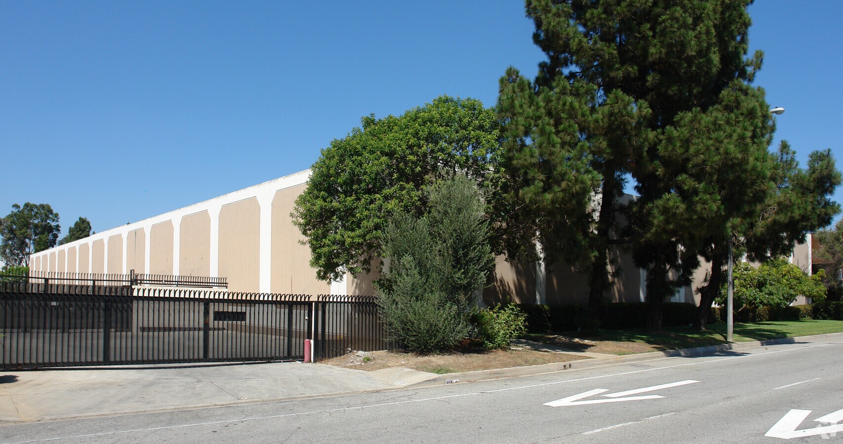 1051 E Artesia Blvd, Carson, CA 90746