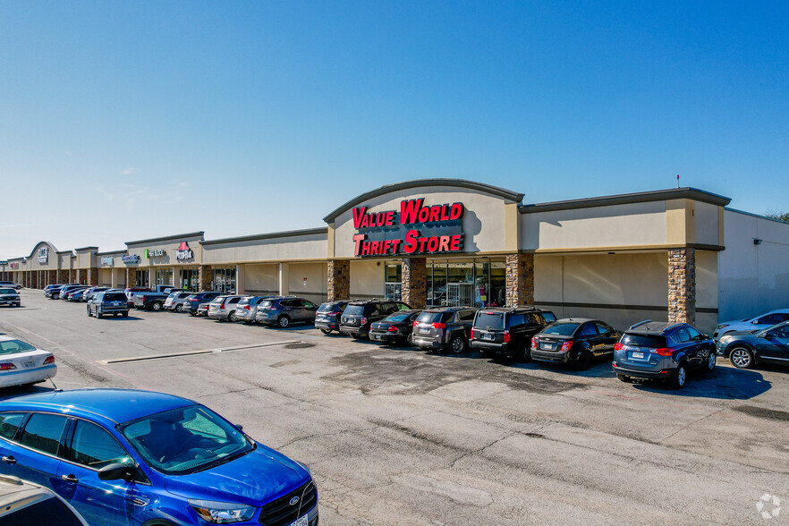 2223-2247 S Buckner Blvd, Dallas, TX for lease - Building Photo - Image 2 of 4