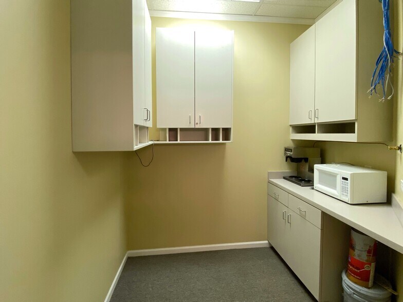 1001 E Chicago Ave, Naperville, IL for sale - Interior Photo - Image 1 of 1