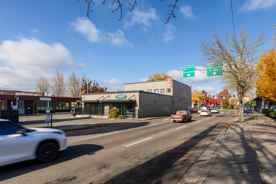 3902 NE Sandy Blvd, Portland, OR for lease - Building Photo - Image 1 of 18