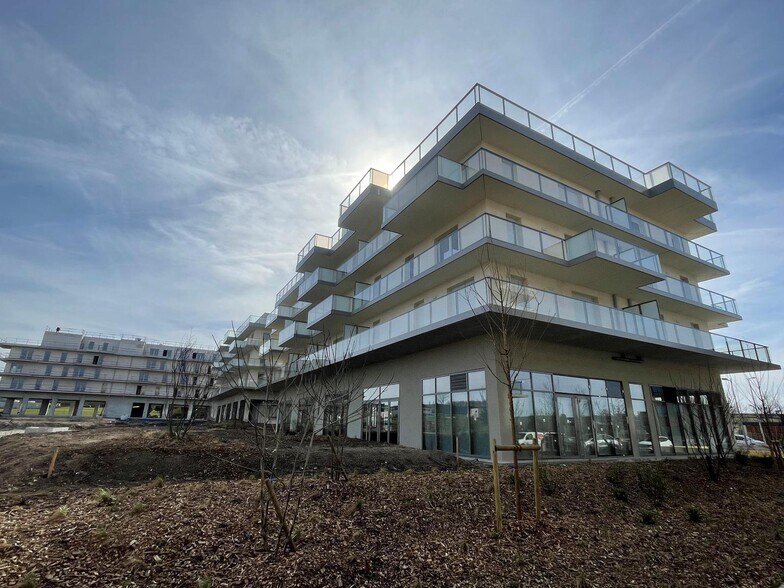 Retail in Bezannes for lease - Building Photo - Image 3 of 7