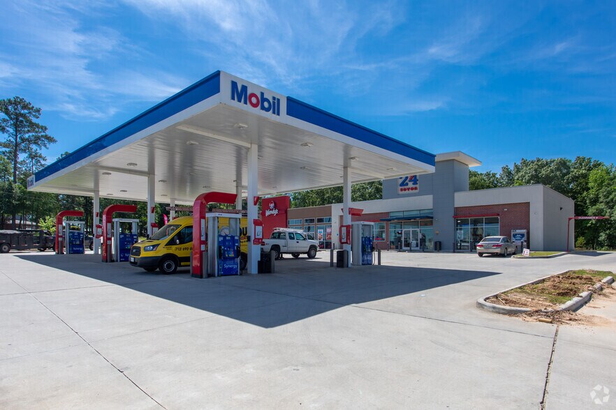 15295 Highway 105 W, Montgomery, TX for sale - Primary Photo - Image 1 of 1