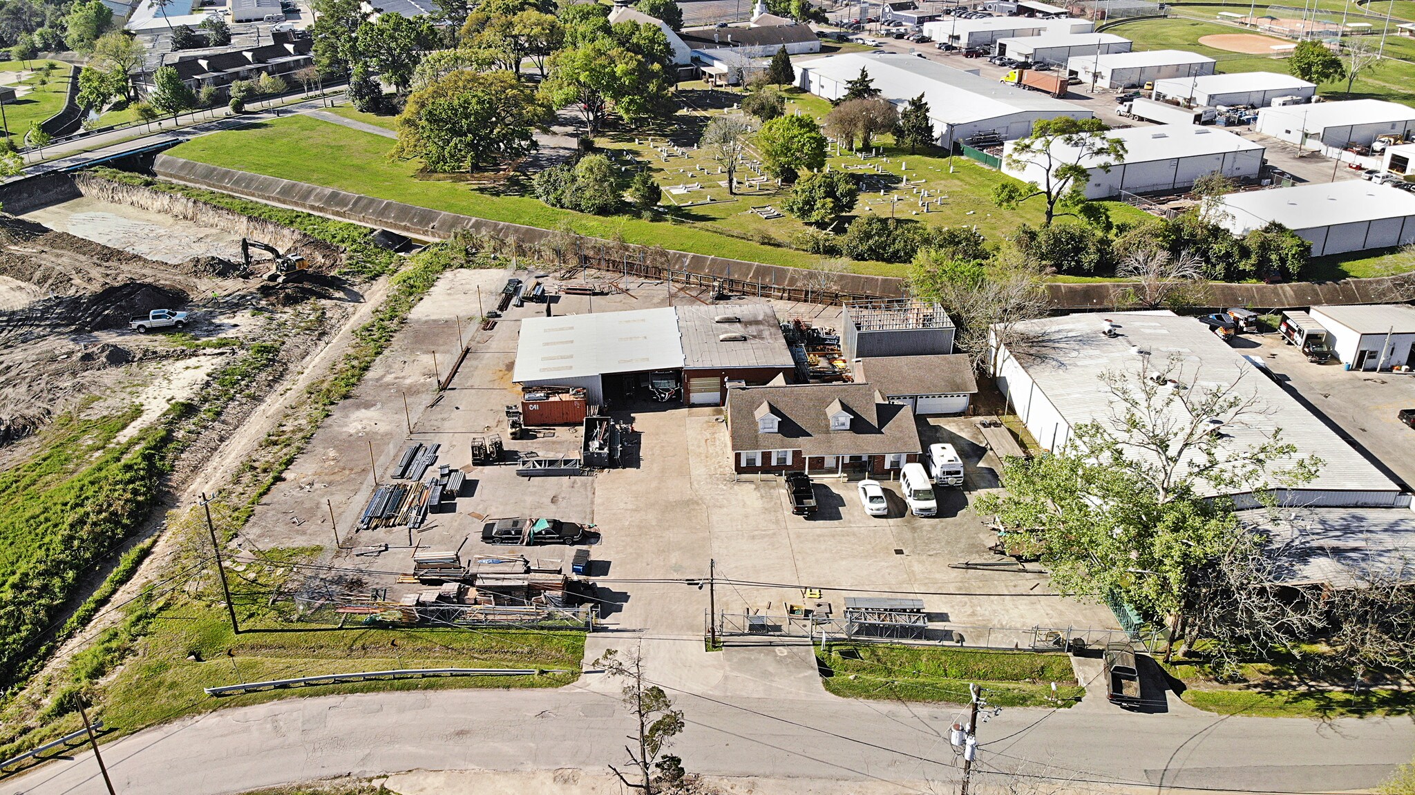 8963 Spring Branch Rd, Houston, TX 77080