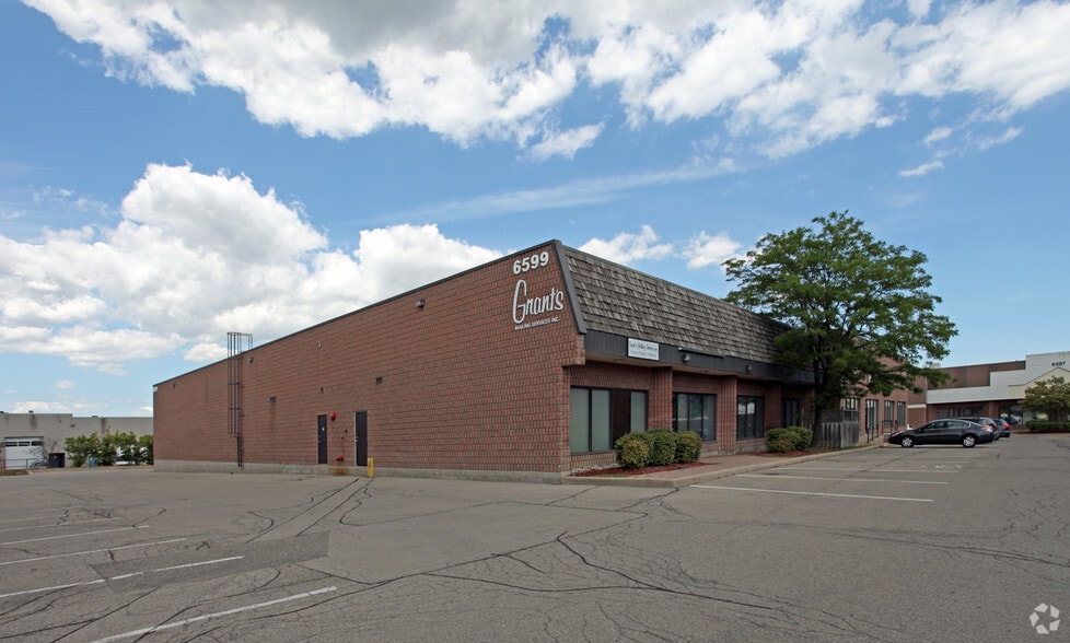 6581 Kitimat Rd, Mississauga, ON for lease - Building Photo - Image 2 of 11
