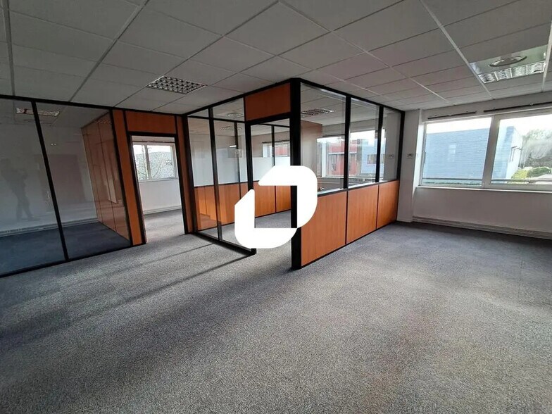 Office in Wambrechies for lease - Interior Photo - Image 3 of 7