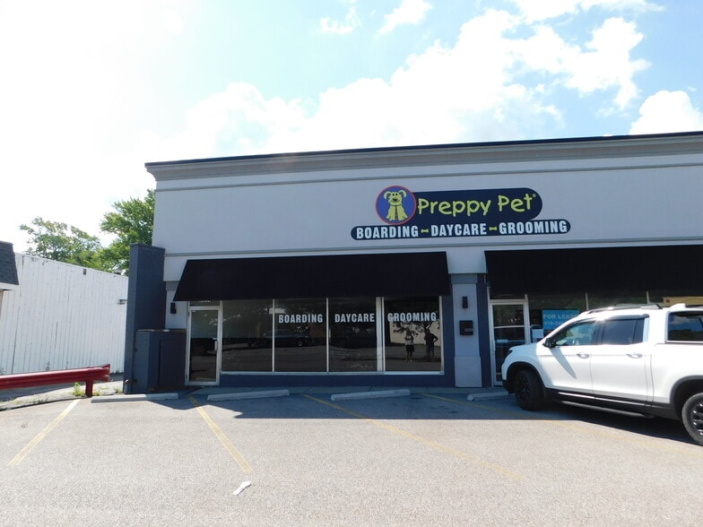 22241-22255 Lorain Rd, Fairview Park, OH for lease - Building Photo - Image 2 of 23