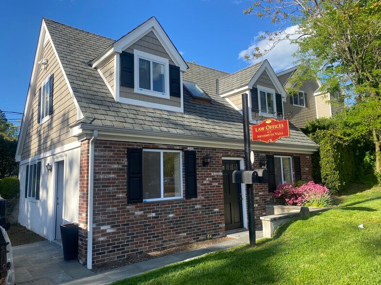 78 E Putnam Ave, Cos Cob, CT for sale - Primary Photo - Image 1 of 1