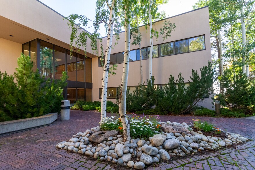 602 Park Point Dr, Golden, CO for lease - Building Photo - Image 2 of 12